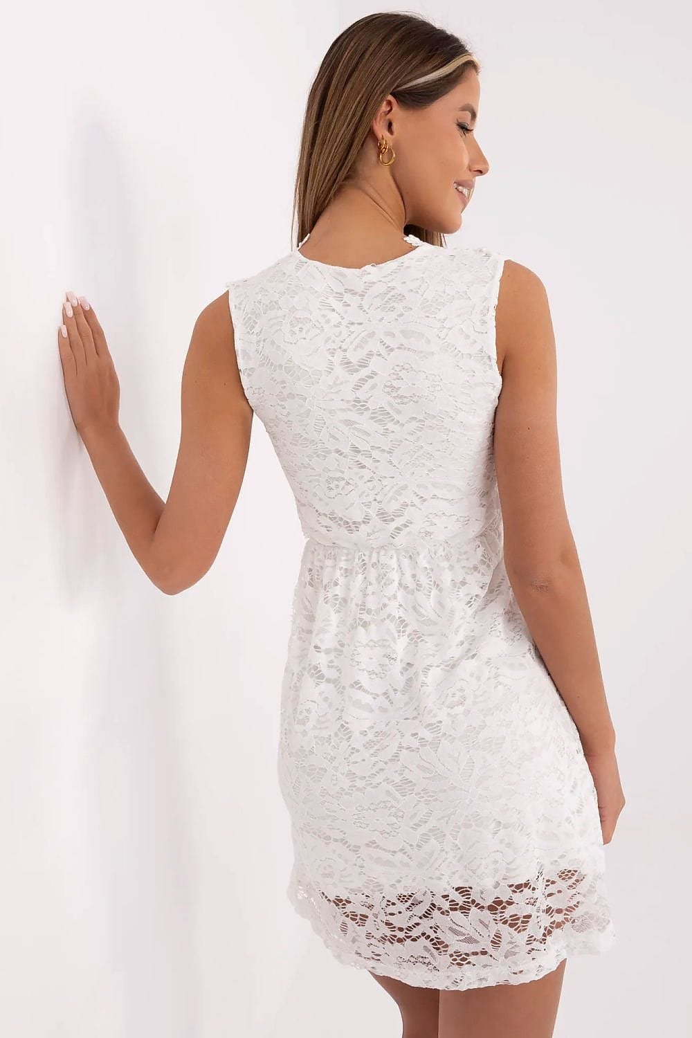 Robe Blanche Courte En Dentelle Sans Manches
