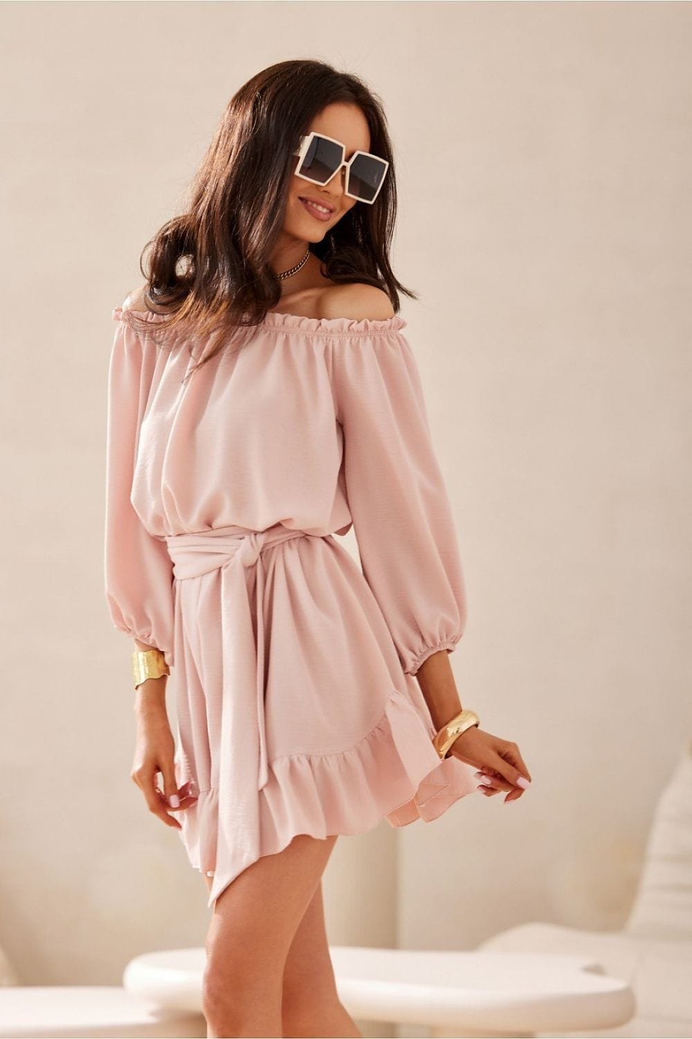 Robe Champetre Beige Courte Epaules Denudees