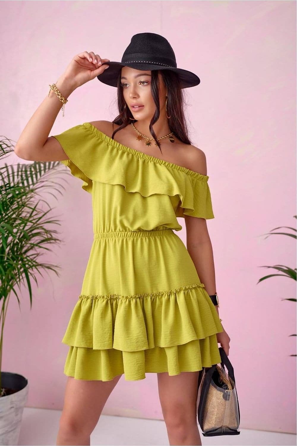 Robe Champetre Verte Olive Courte Epaules Denudees 2