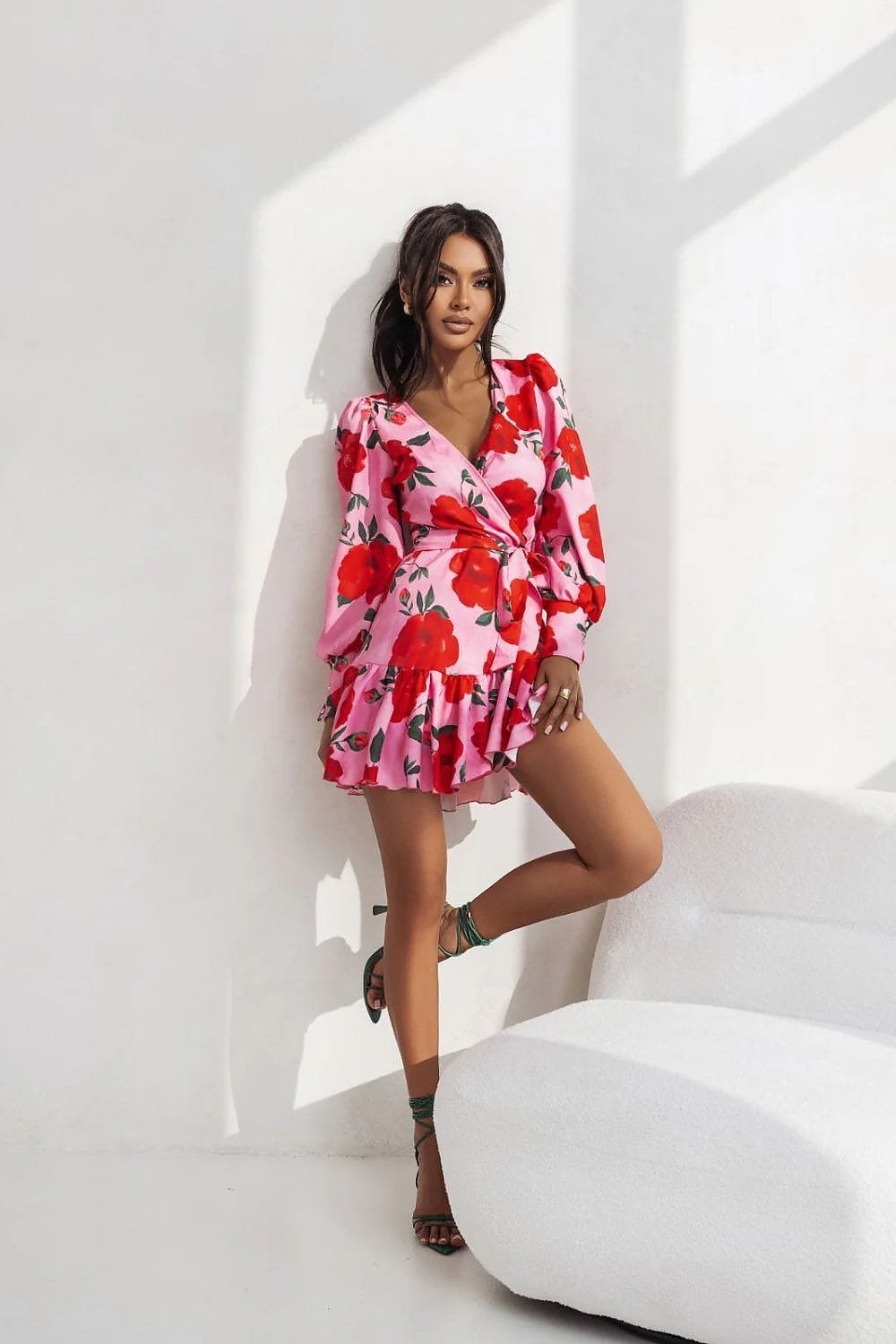 Robe De Cocktail Courte Avec Manches Longues Bouffantes 23