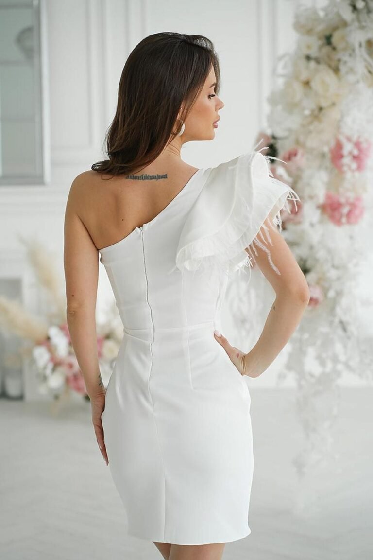 Robe De Cocktail Courte Manche Volantee Avec Plumes