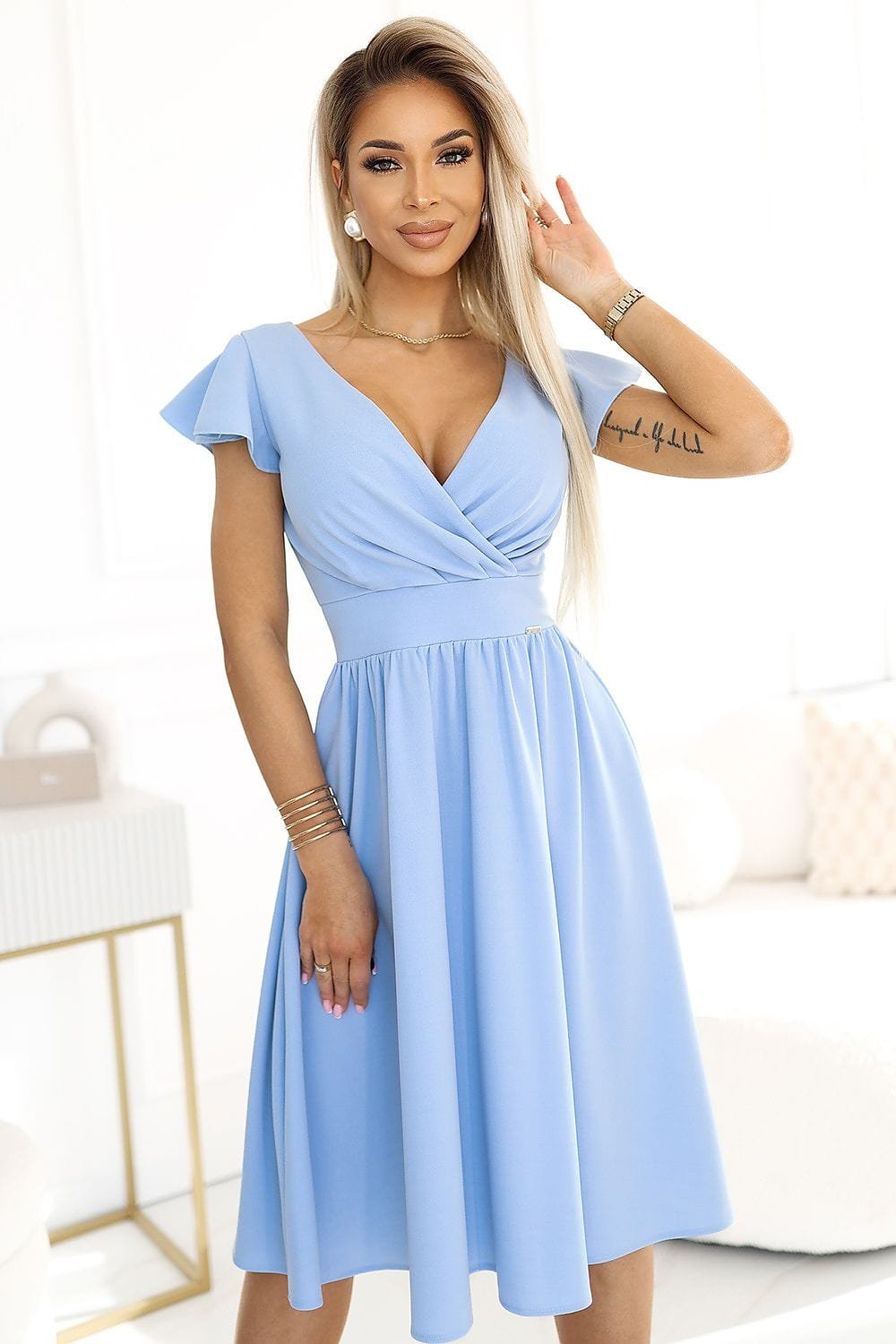 Robe De Cocktail Decolletee Manches Courtes Bleu Clair Xs