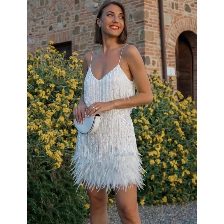 Robe De Soiree Courte A Franges Et Plumes 4