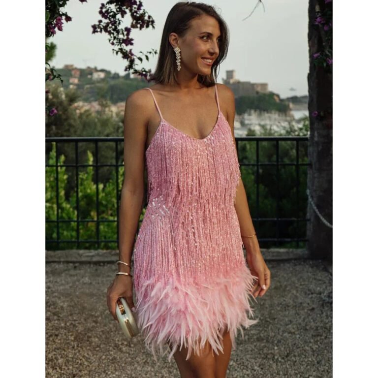 Robe De Soiree Courte A Franges Et Plumes