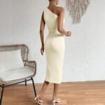 Robe De Soiree Ecru Moulante A Une Epaule 3