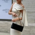 Robe De Soiree Longue Avec Une Epaule Denudee 2