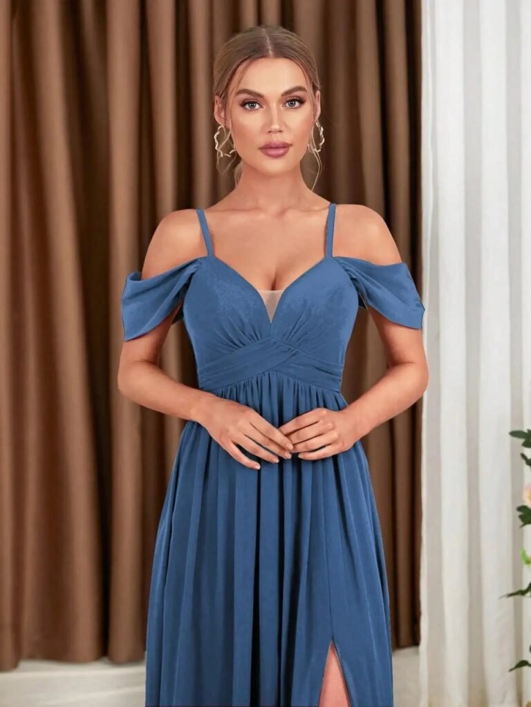 Robe Demoiselle Dhonneur Bleue Decolletee En Coeur 3