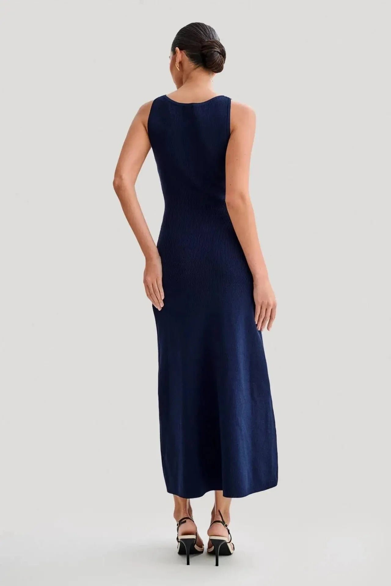 Robe Ete Chic Longue Moulante Boutonnee 3
