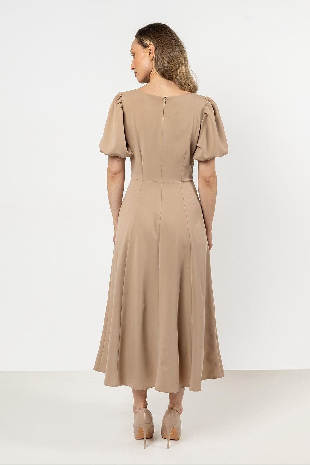 Robe Habillee Beige Manches Courtes 2