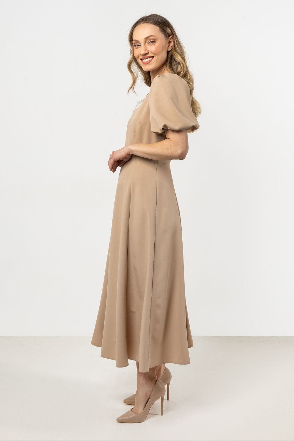 Robe Habillee Beige Manches Courtes