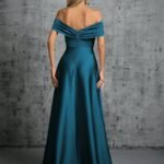 Robe Invitee De Mariage Taupe Avec Epaules Denudees 5