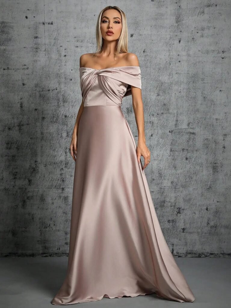 Robe Invitee De Mariage Taupe Avec Epaules Denudees