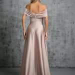 Robe Invitee De Mariage Taupe Avec Epaules Denudees 8