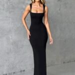 Robe Longue A Decollete Carre