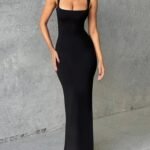 Robe Longue A Decollete Carre Noir S