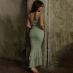 Robe Longue Avec Decollete Carre