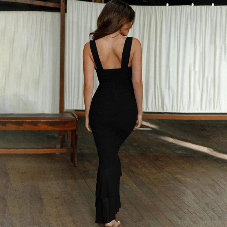 Robe Longue Avec Decollete Carre 5