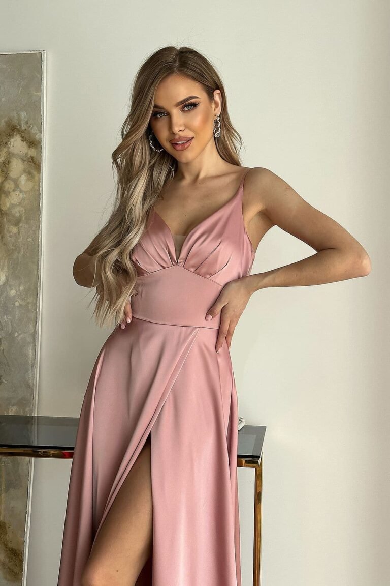 Robe Longue Rose Poudre Fendue Satinee 2