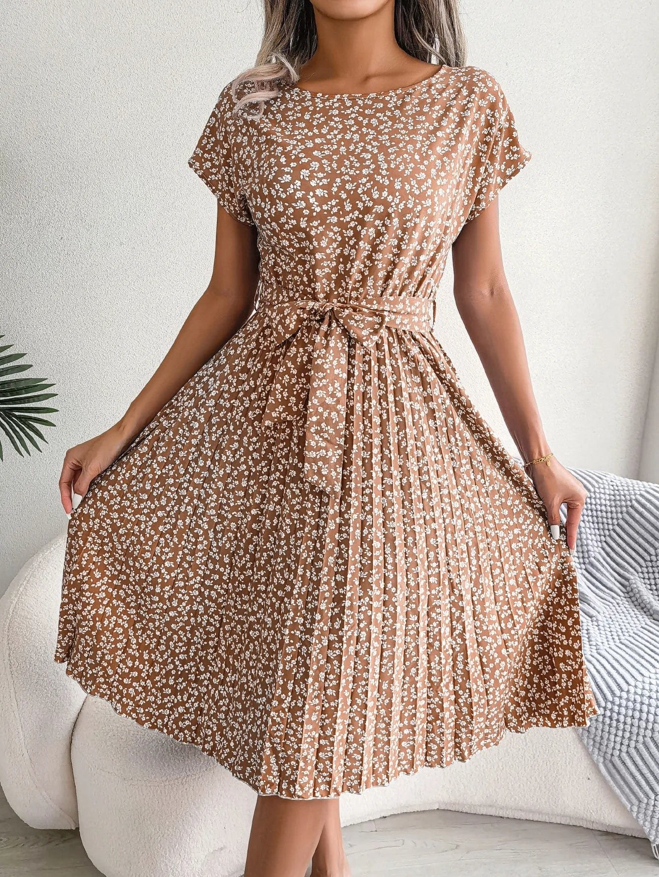 Robe Plissee A Fleurs Et Ceinture A Nouer Beige S