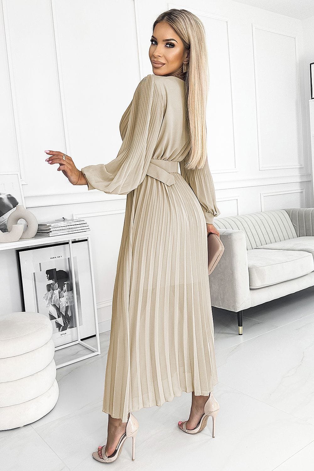 Robe Plissee Beige Longue Avec Manches Longues
