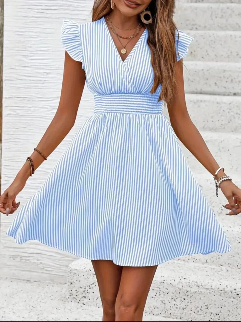 Robe Rayee Bleu Et Blanc Avec Decollete En V 2