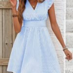 Robe Rayee Bleu Et Blanc Avec Decollete En V 3